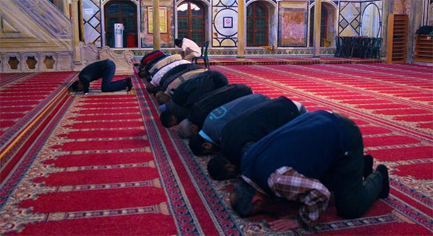 المساجد في قلب المعركة السياسية الحضارية